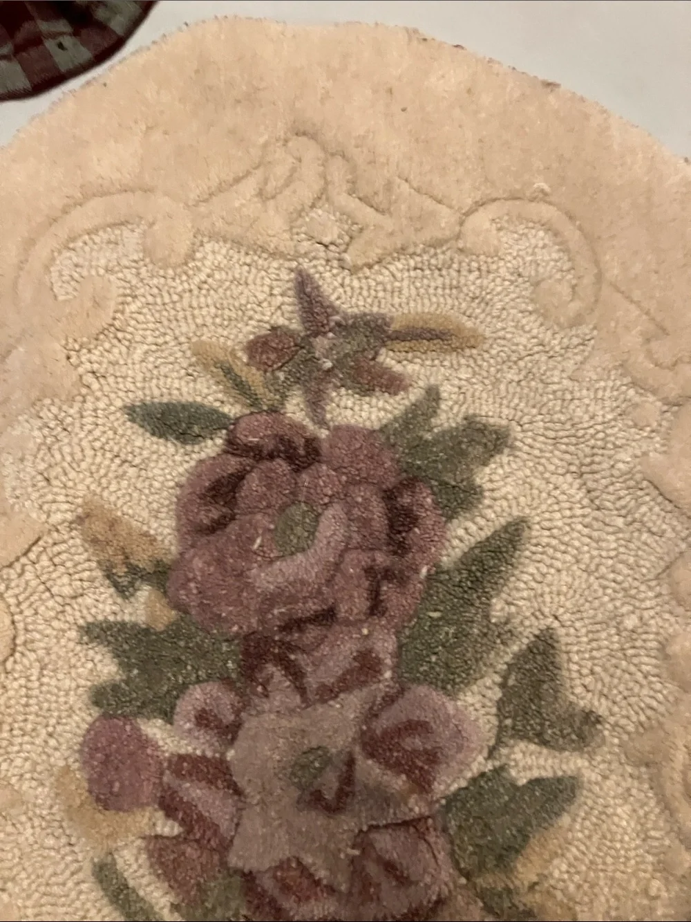 Vintage shabby chic, oval floral 29 x 16” bathmat rug